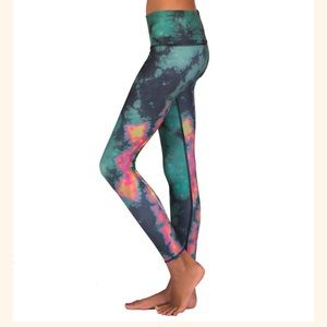 Teeki Eagle Feather Green Leggings